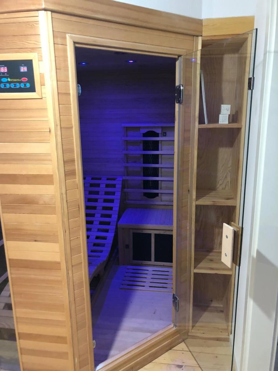 Joels Luxus Lounge Mit Sauna, Bar & Wirlpool In Apartment Steinhude